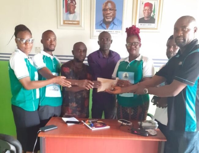 The ECK Foundation donates N250,000 to a FGC student for tuition ahead of her students’ bursary plans.